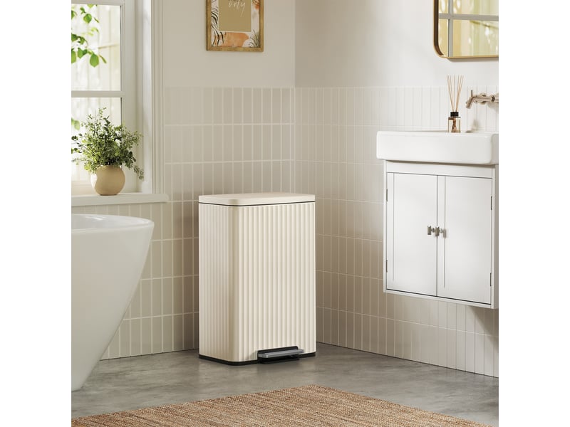  Poubelle de cuisine à pédale, en acier, avec couvercle, seau intérieur amovible, fermeture douce, 50 l, crème  - Conforama B