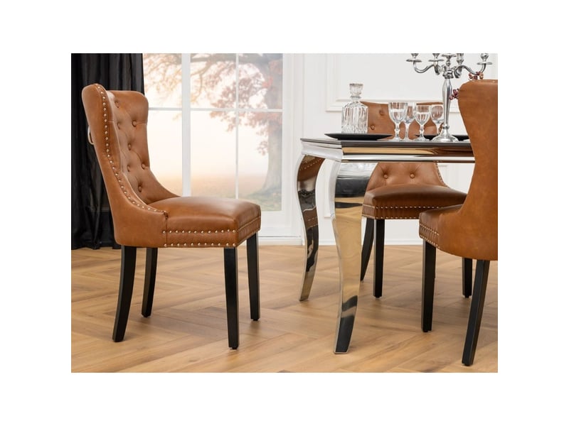  Lot de 2 chaises chesterfield regina caramel en cuir artificiel capitonné – anneau argenté, clous décoratifs et pieds noirs  - Conforama E
