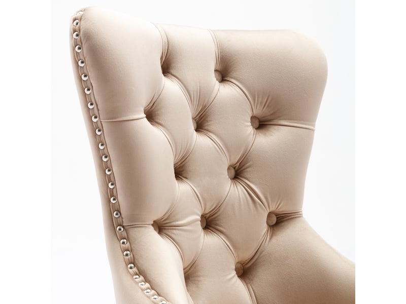  Lot de 2 chaises de salle à manger en velours beige – design capitonné avec anneau, clous décoratifs et pieds réglables effet usé  - Conforama E