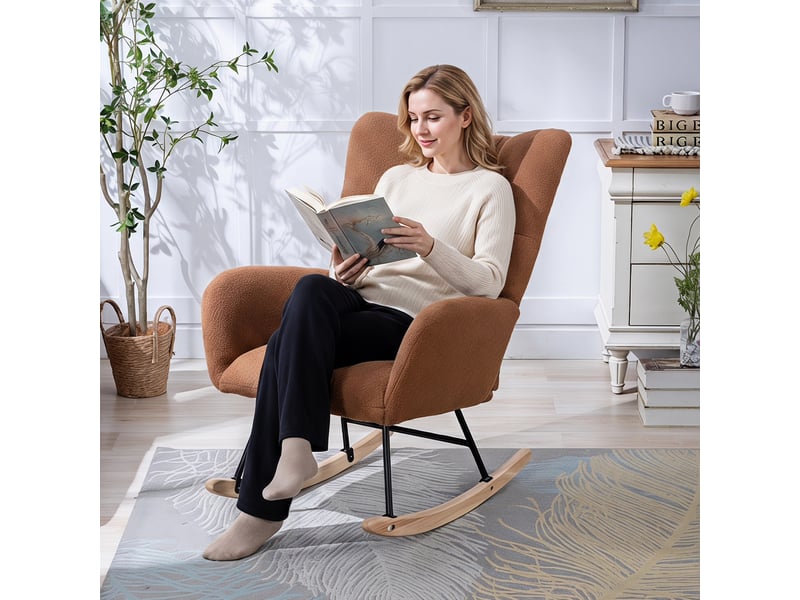 Fauteuil à bascule ergonomique avec accoudoirs, dossier enveloppant et poche latérale en tissu teddy marron - Conforama C