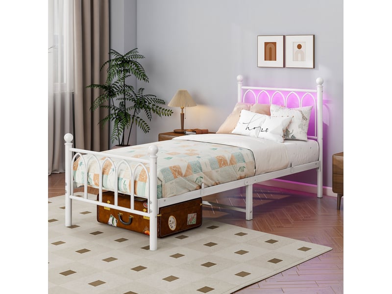 Cadre de lit 90x200 cm métallique avec tête et pied vintage, chargeur usb, led, soutien à lames d'acier heavy duty, espace de rangement sous-lit, sans ressorts - Conforama C
