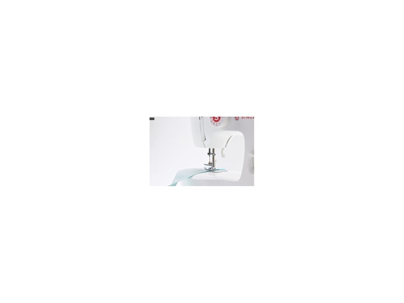  Machine a coudre mecanique 6 programmes mc start blanc 8073937 - Conforama E