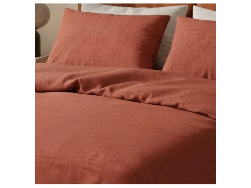  Parure de lit rouge brique 240x220 avec housse de couette et 2 taies 60x60 129CTN64761 - Conforama C