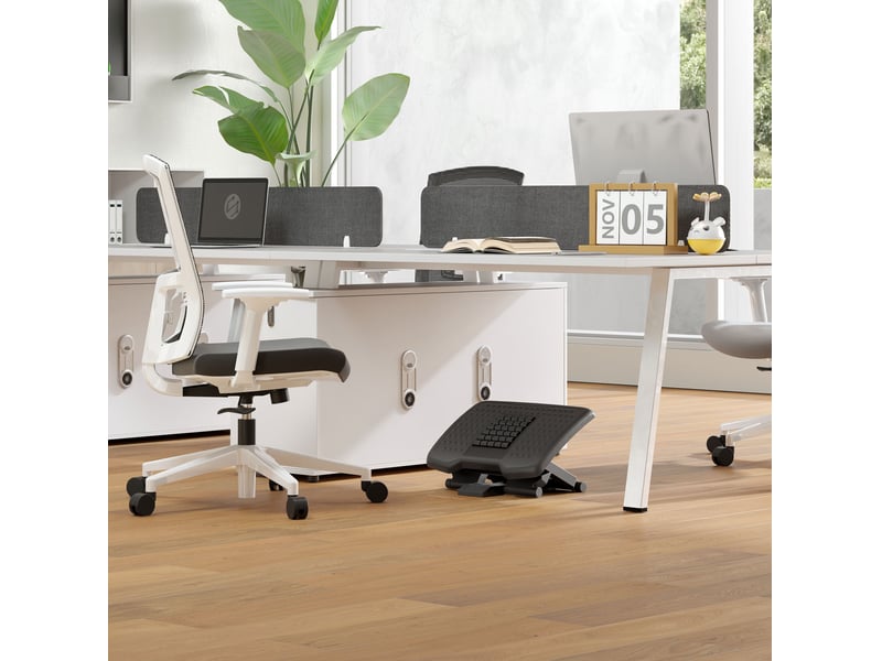  Repose-pieds de bureau réglable 46 x 35 x 17 cm noir en abs, rouleaux de massage et surface antidérapante  - Conforama B
