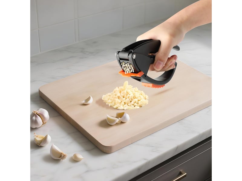  Presse-ail multifonction en plastique – presse ail avec couteau éplucheur &amp; maillet à viande – accessoire pratique pour cuisine  - Conforama D