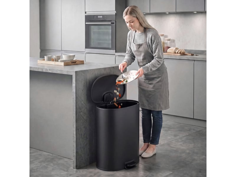 Poubelle de cuisine à pédale de 40 l avec couvercle à fermeture douce et maintien en position ouverte, noir - Conforama C