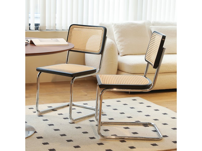  Lot de 2 chaises de salle à manger cantilever 53x46,4x84,6 cm, dossier en cannage rotin, assise rembourrée, piètement chromé, noir et bois  - Conforama C