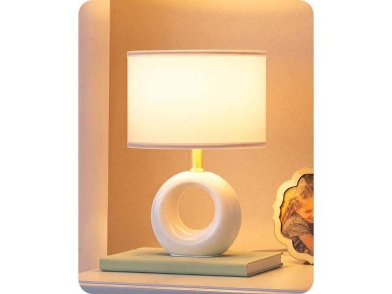  Lampe de table edishine blanche en ceramique tissu e14 2700k 370618_AACWC37824_6_DROPFR - Conforama A