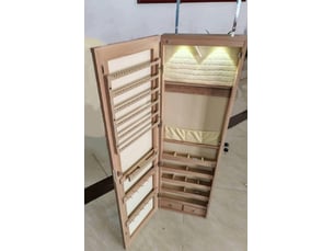 Armoire à bijoux avec miroir, armoire a bijoux murale avec éclairage led, 2 tiroirs, fixer au mur ou à suspendre sur porte (naturel)