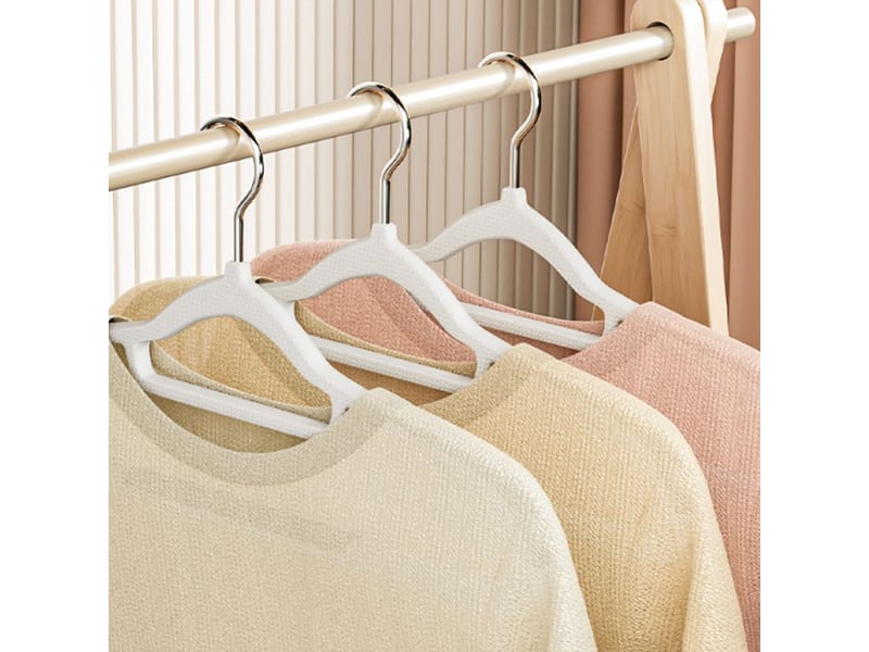  Cintres antidérapants en plastique - lot de 10 cintres fins pour manteaux et chemises, avec crochet pivotant et poignée en caoutchouc. Très résistants et extra larges, ils permettent un gain de place  - Conforama D