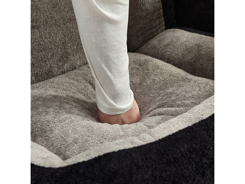  Fauteuil à bascule surdimensionné en fausse fourrure, dossier réglable et repose-pied escamotable, avec poche latérale  - Conforama W