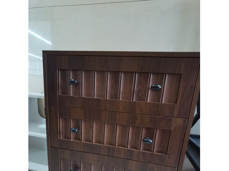 Commode 3 tiroirs avec façades rainurées et poignées noires pour chambre ou entrée en mdf noyer 60 × 40 × 78 cm - Conforama D