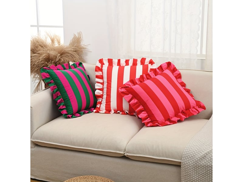 Housse de coussin carrée tendance – bordure à volants, motif rayé – design élégant et décoratif – parfait pour canapé, chambre et sofa – fermeture pratique-style 1 - Conforama C