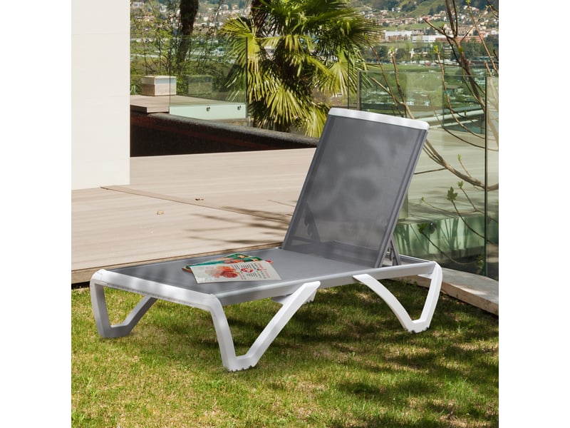  Transat avec dossier inclinable et roulettes arrière, 195 x 67,5 x 33 cm, gris et blanc  - Conforama C