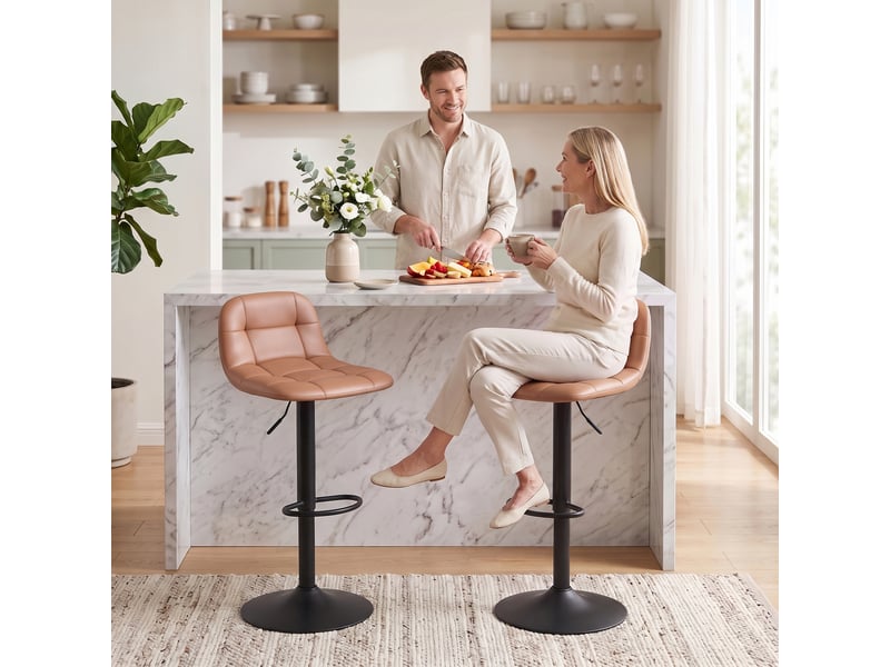  Ensemble de 2 tabourets de bar de cuisine pivotants à 360° et réglables en hauteur, avec repose-pieds et revêtement en similicuir.  - Conforama D