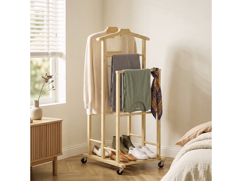  Portant à vêtements en bambou sur roulettes, compact, avec cintres, barres, étagère et étagère inférieure, effet chêne  - Conforama C