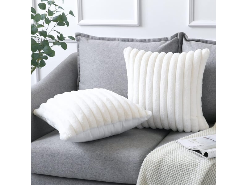 Lot de 2 housses de coussin 45 x 45 cm peluche blanc chicfurn - Conforama D