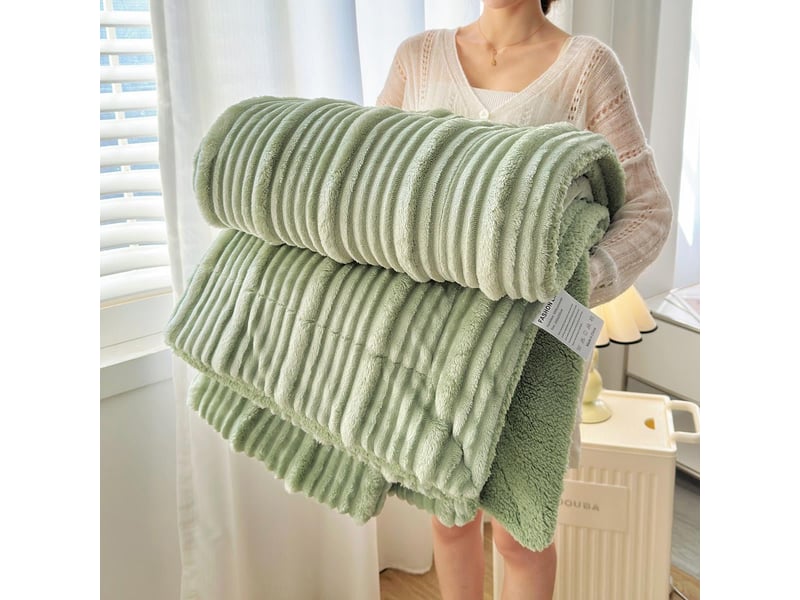  Plaid côtelé doux vert 150 x 200 cm doudou PD005-VER-150 - Conforama A
