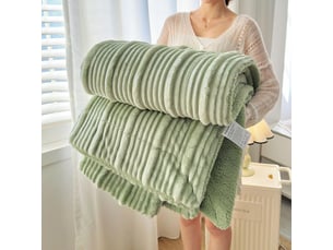 Plaid côtelé doux vert 150 x 200 cm doudou