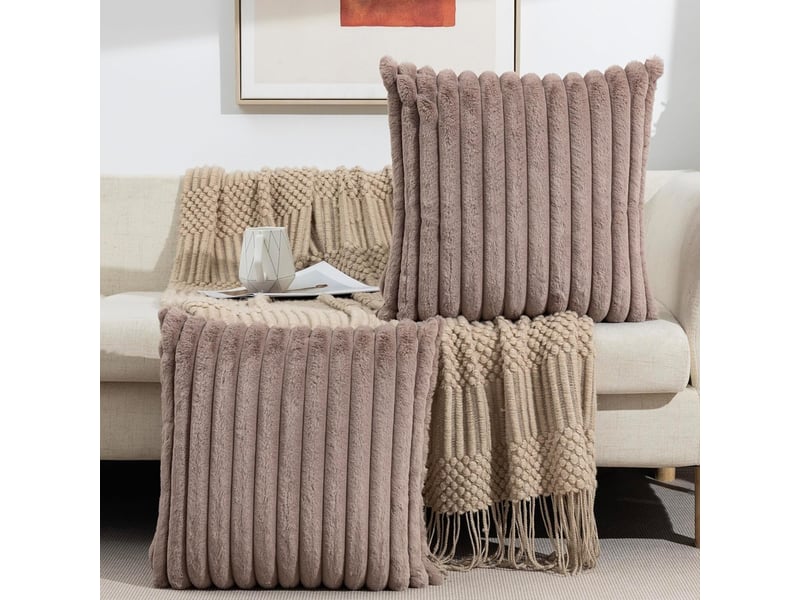  Lot de 2 housses de coussin 50 x 50 cm peluche camel clair chicfurn  - Conforama D