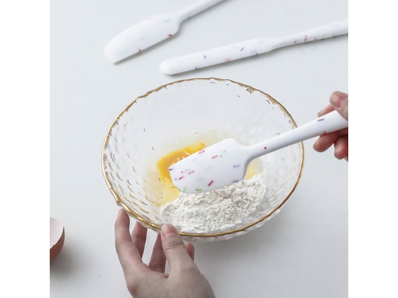 Ensemble de 6 ustensiles de cuisine en silicone: spatule à beurre, pinceau à huile (blanc) - Conforama D