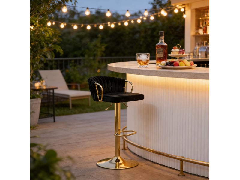  Chaise de bar pivotante et réglable avec dossier, accoudoirs et repose-pieds en velours noir  - Conforama C