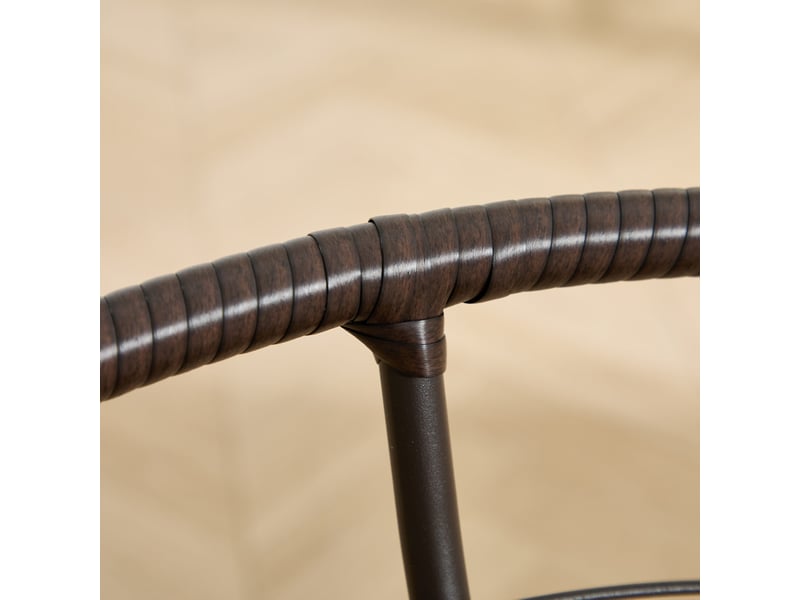  Fauteuil papasan pivotant à 360° en résine tressée marron, coussin bleu marine, pour intérieur et extérieur  - Conforama D
