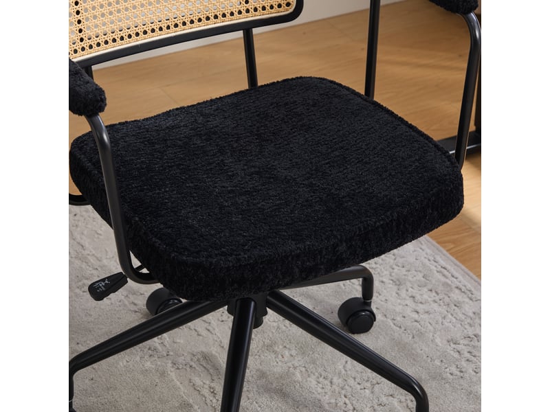  Chaise de bureau en rotin noir fauteuil pivotant réglable avec accoudoirs en métal et assise rembourrée  - Conforama D