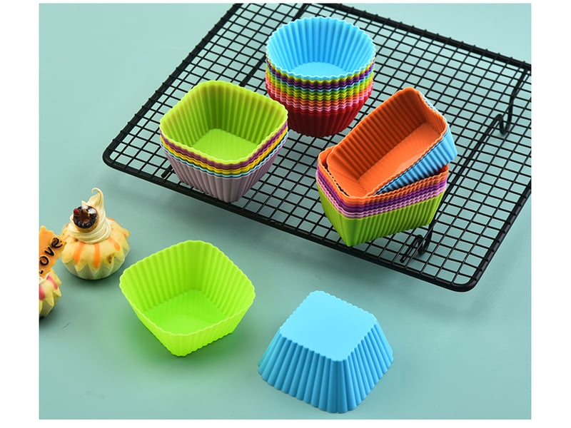 Moules à cupcakes en silicone, lot de 28, réutilisables et compatibles lave-vaisselle (rectangulaires - 7,5 x 5 x 3 cm) - Conforama C
