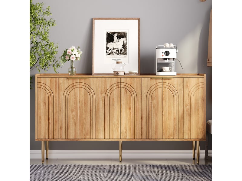  Buffet bas 4 portes en mdf naturel, 140 x 38 x 75 cm, avec étagères réglables et pieds en fer doré  - Conforama D