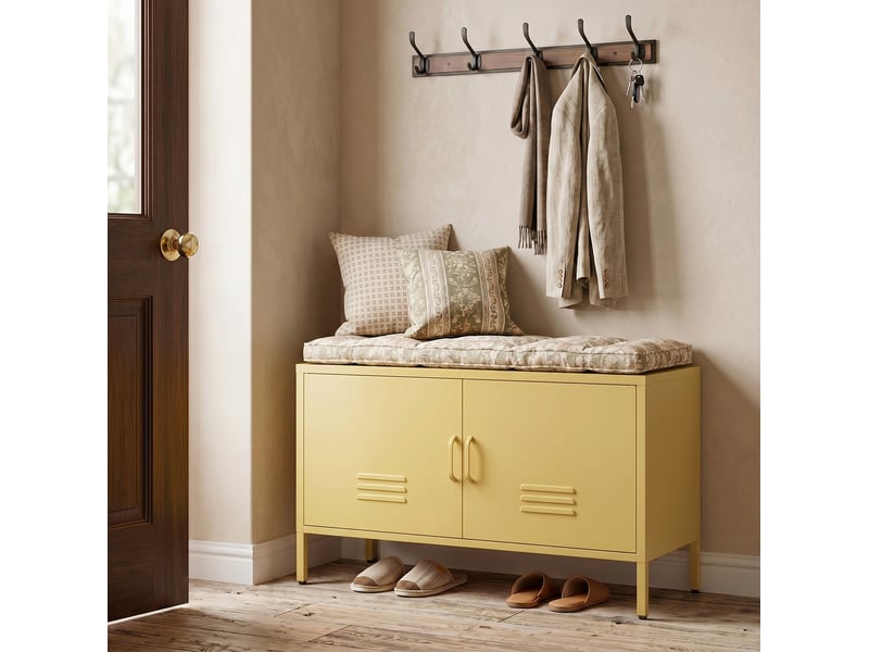 Meuble de rangement bas avec 2 portes, étagères réglables et passe-câbles pour salon ou chambre en métal jaune - Conforama B