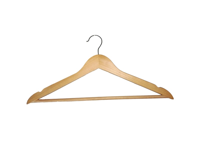  Lot de 5 cintres en bois multicolores – 44x23x1,2 cm  - Conforama A