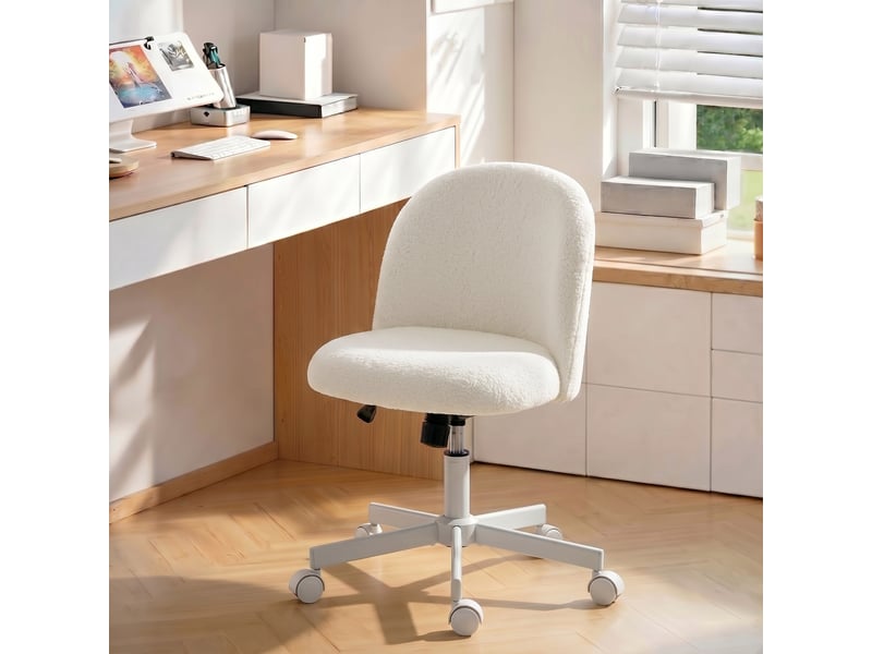  Sedia per scrivania girevole in tessuto sherpa con altezza regolabile e funzione dondolo, crema  - Conforama D