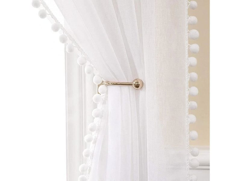 Voilages blancs en polyester avec pompons et oeillets 2 panneaux 132 x 259 cm - Conforama A