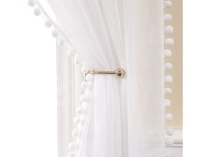 Voilages blancs en polyester avec pompons et oeillets 2 panneaux 132 x 259 cm
