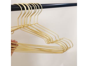 Lot de 10 cintres de vêtements en fer métal or doré 43cm, élégants et de qualité, pour costumes t-shirts chemises vestes robes, encoches antidérapantes, durables