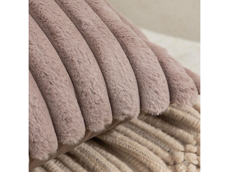  Lot de 2 housses de coussin 50 x 50 cm peluche camel clair chicfurn  - Conforama W