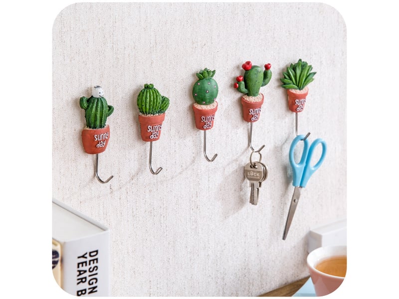  Lot de 5 crochets muraux adhésifs design cactus, décoration de cuisine et maison sans perçage, accroche légère esthétique et pratique pour clés, rouge  - Conforama D