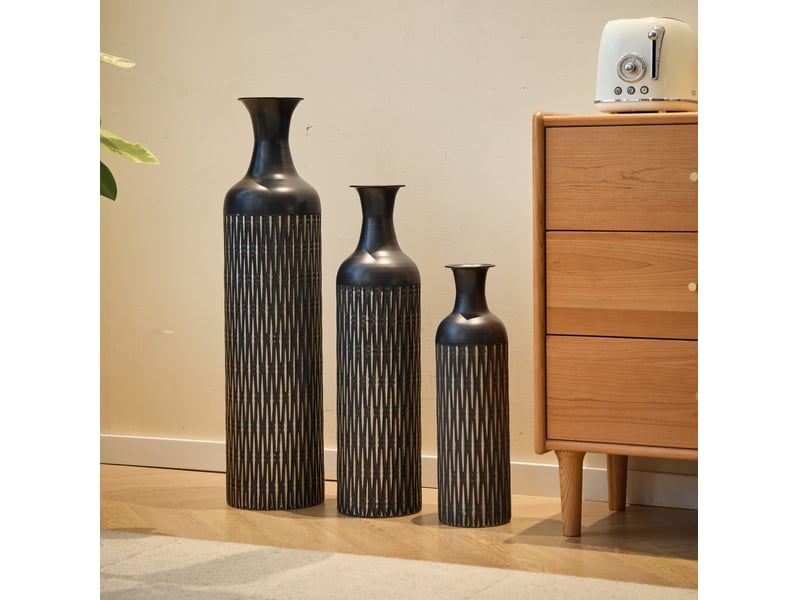  Lot de 3 vases de sol à rainures verticales en métal noir  - Conforama B