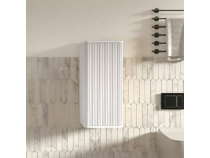 Meuble de salle de bain mural avec porte cannelée, meuble blanc pour ranger des objets dans les petits espaces.