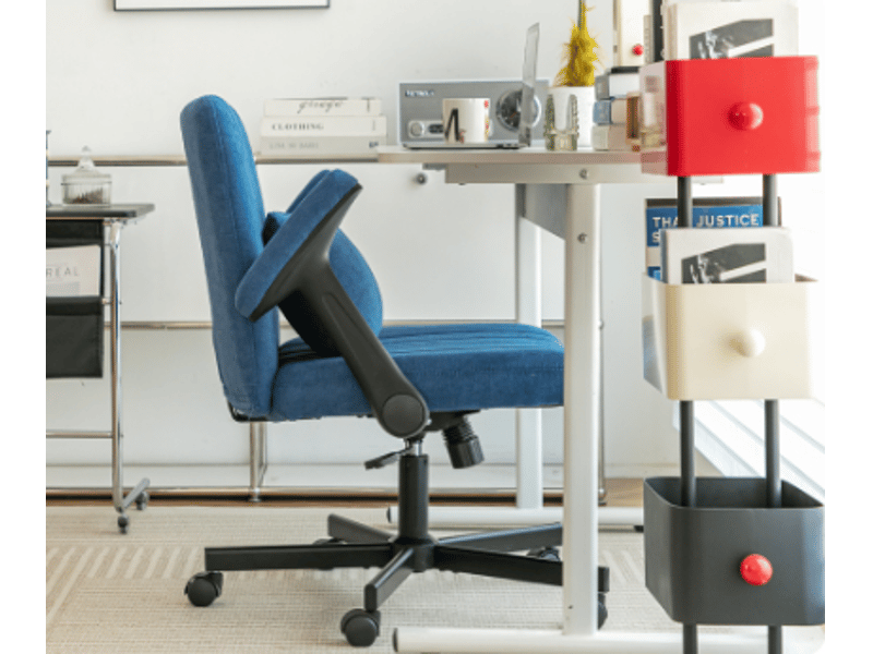  Chaise de bureau pivotante réglable en hauteur avec accoudoirs rabattables en tissu bleu  - Conforama C