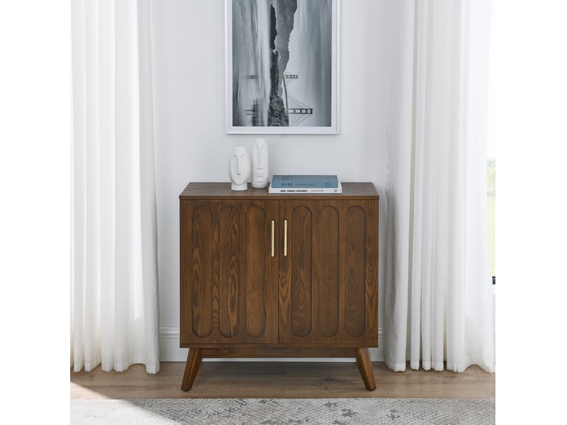 Buffet bas à 2 portes rainurées avec étagère réglable et ouverture arrière pour prise murale en bois et mdf noyer - Conforama E