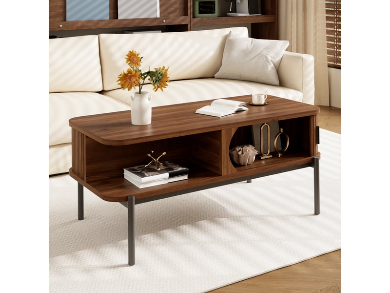 Table basse rectangulaire 100x45x43 cm avec 2 portes coulissantes rainurées, niches ouvertes, coins arrondis, pieds métal noir, mdf effet noyer - Conforama C