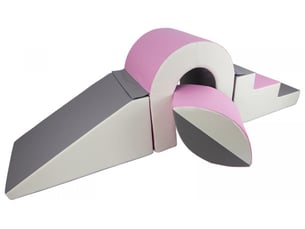 Set de blocs en mousse 4 éléments avec petit pont blanc, rose clair, gris