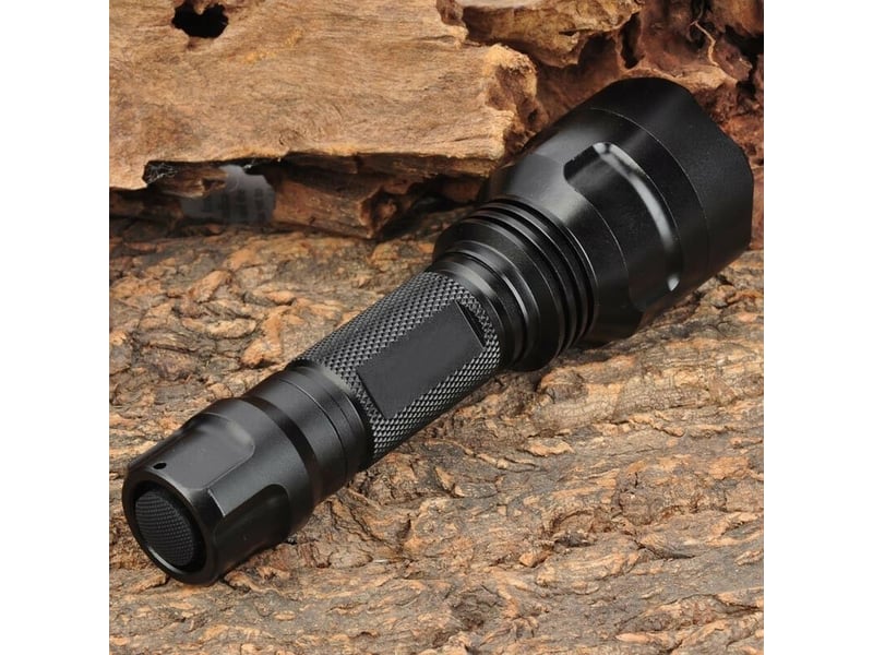  C8 t6 usb chargeant la lampe de poche à lumière forte longue portée pour le camping en plein air, 1pc  - Conforama B