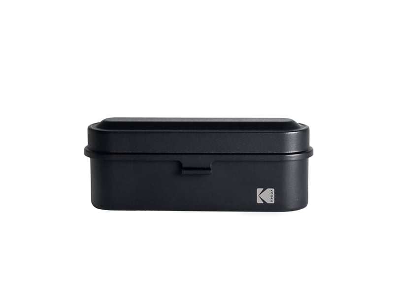  Kodak film case (135) - boîtier compact en acier pour 5 rouleaux de film 135 mm, capot amovible, design années 70, protection poussière et humidité - noir  - Conforama B