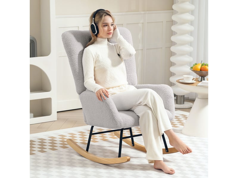  Fauteuil relax gris clair avec repose-pieds réglable, fauteuil aspect velours pour salon, structure en bouleau, 67 x 114 x 105 cm  - Conforama D
