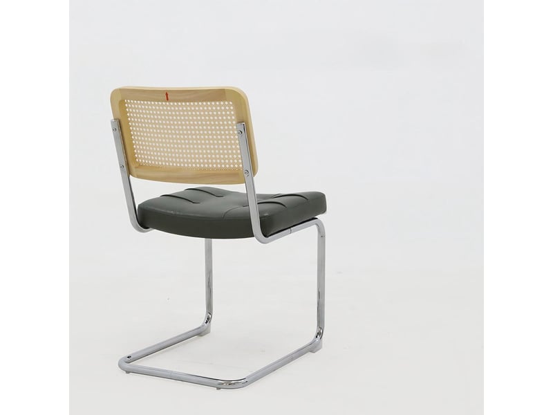  Lot de 4 chaises de salle à manger, chaises luge vertes avec dossier en rotin et structure en acier chromé, style moderne.  - Conforama A