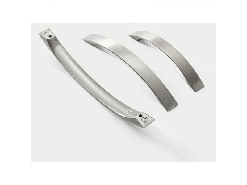  Lot de 12 poignées de cuisine chromées, en acier inoxydable, nickel brossé. Distance entre axes 96 mm. Trimec.  - Conforama D
