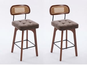 Lot de 2 tabourets de bar pivotants avec dossier effet rotin et assise en chenille beige, piètement bois et métal, design pour îlot central et cuisine